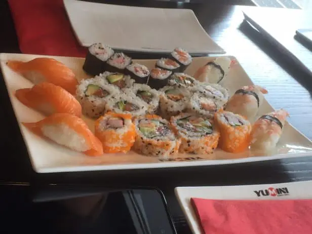 Sushi Platte mit großer Auswahl