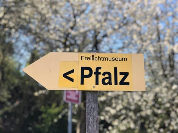 Wegweiser zur Pfalz