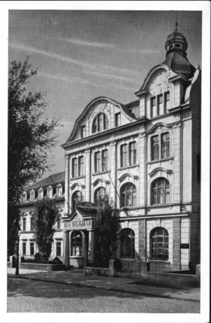Außenfassade des Hotels um 1925