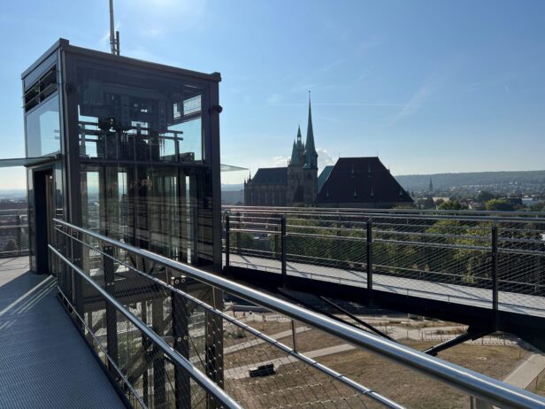 Blick von der Aussichtsplattform auf die Erfurter Innenstadt